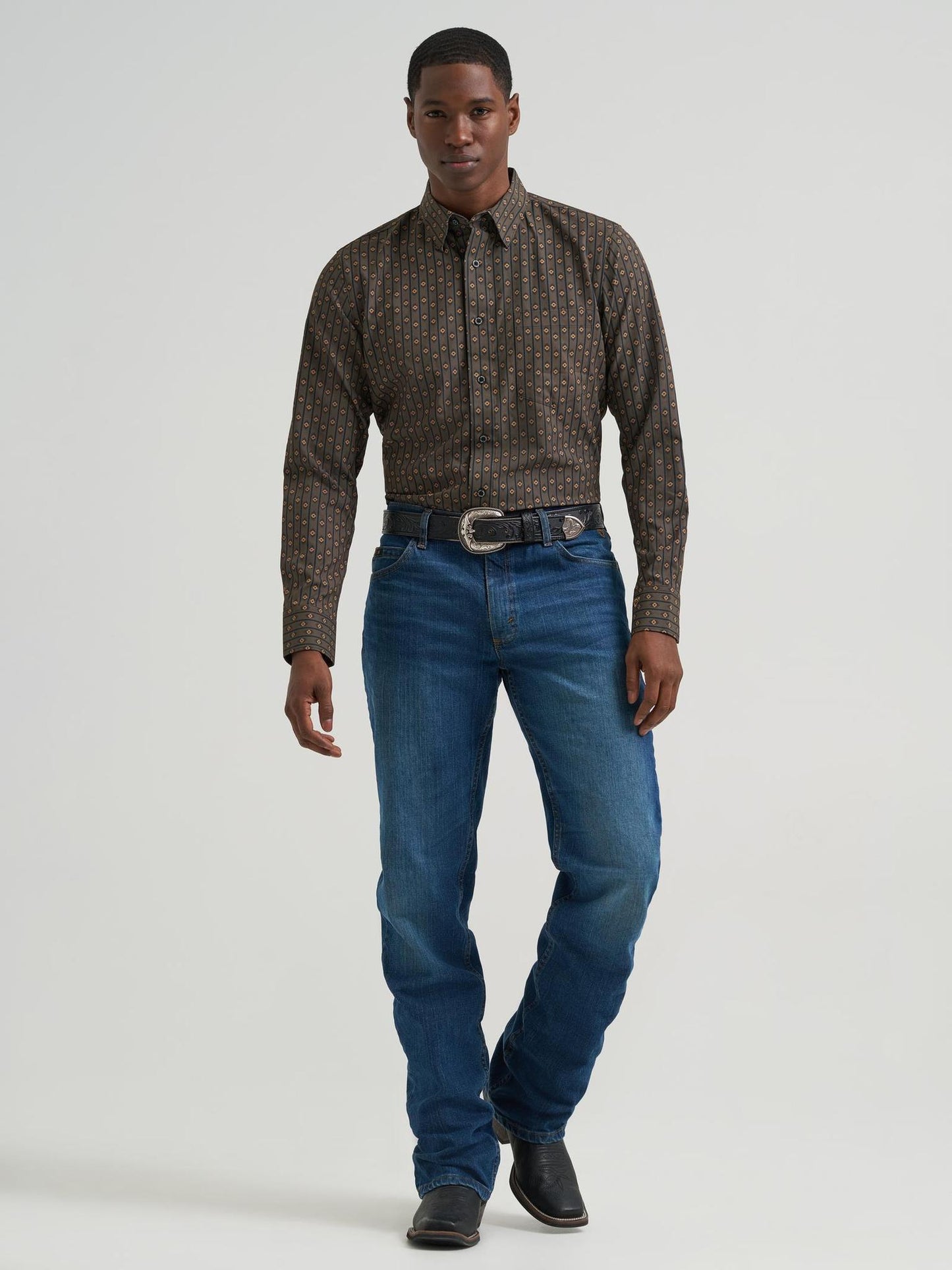 Wrangler 112381619 Men's Cody Johnson Long Sleeve Performance Shirt - Classic Fit