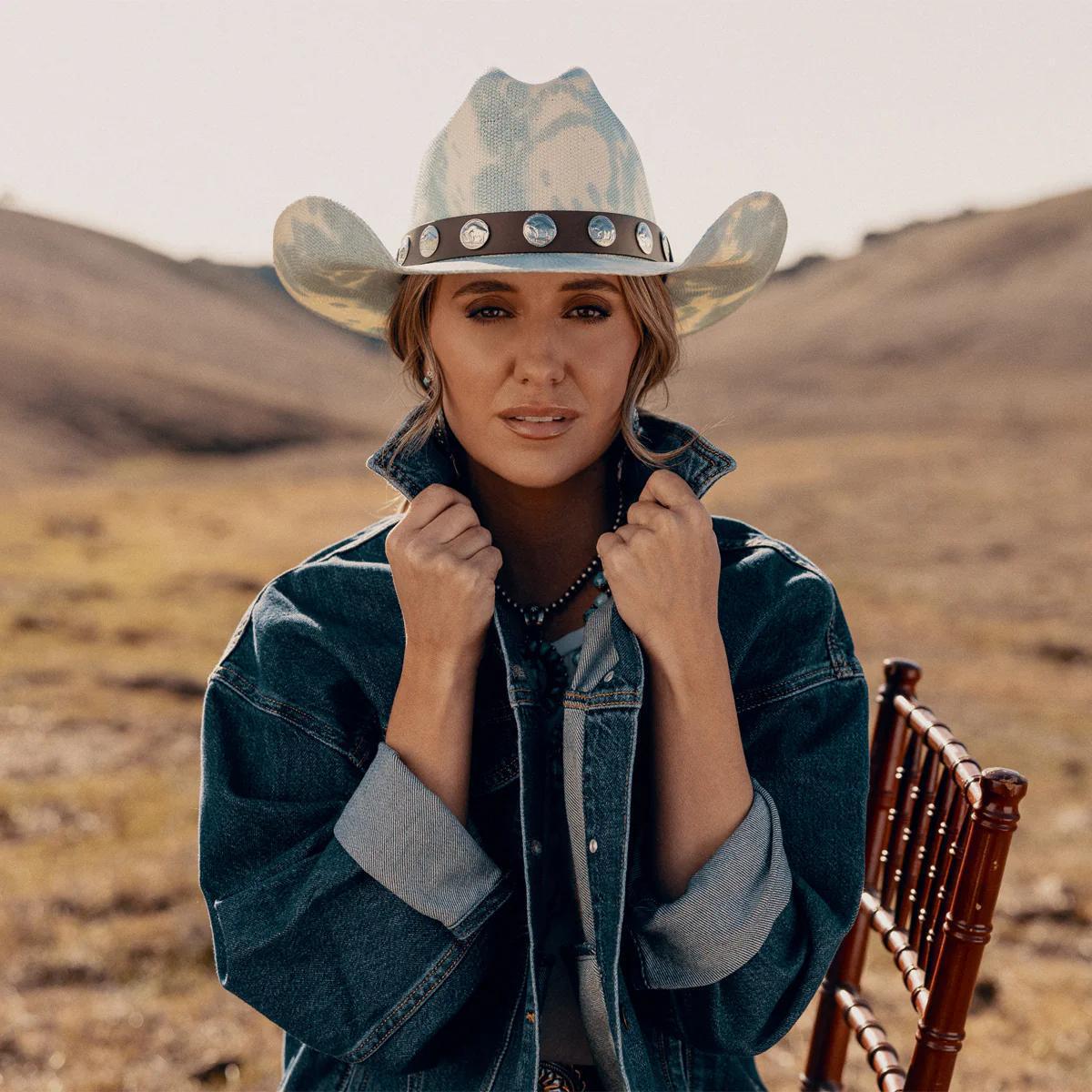 Charlie 1 Horse Hang Tight Honey Lainey Wilson- Denim CSHTHO-3040DM